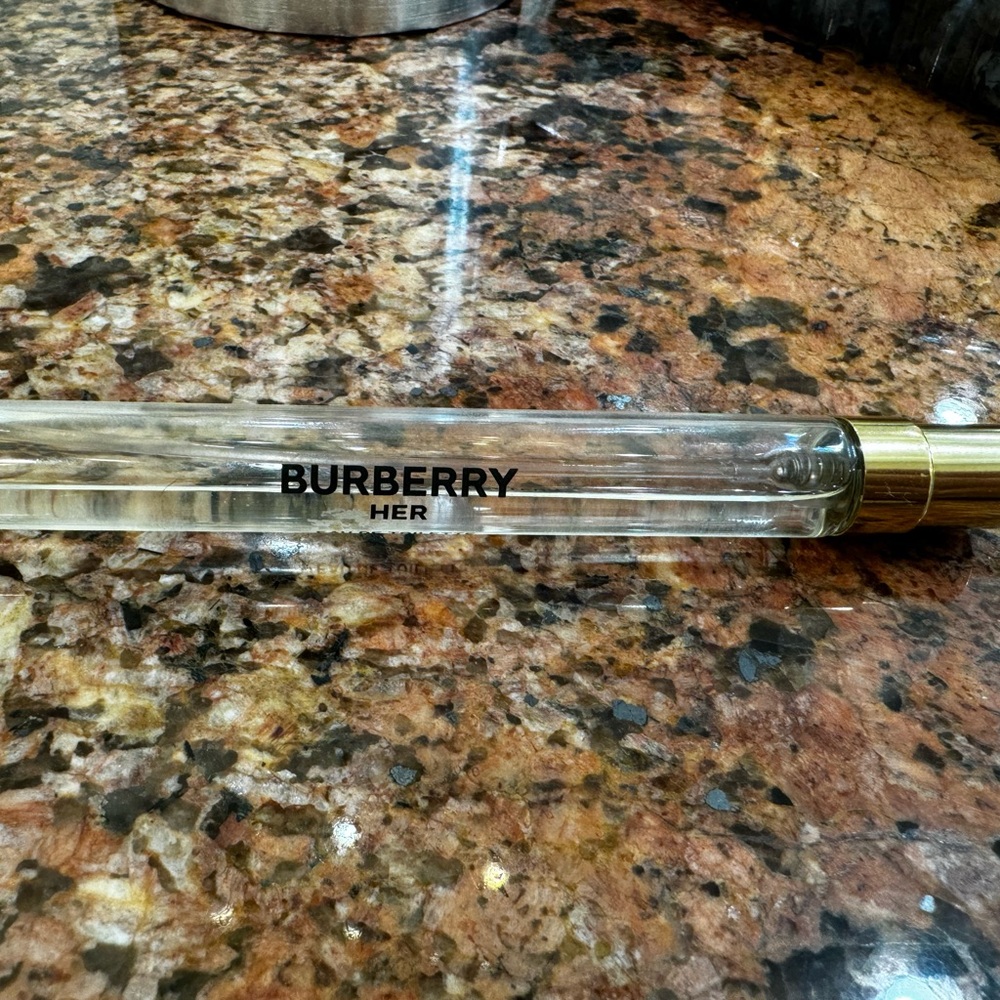 Burberry Her eau de toilette travel size 3/4 full